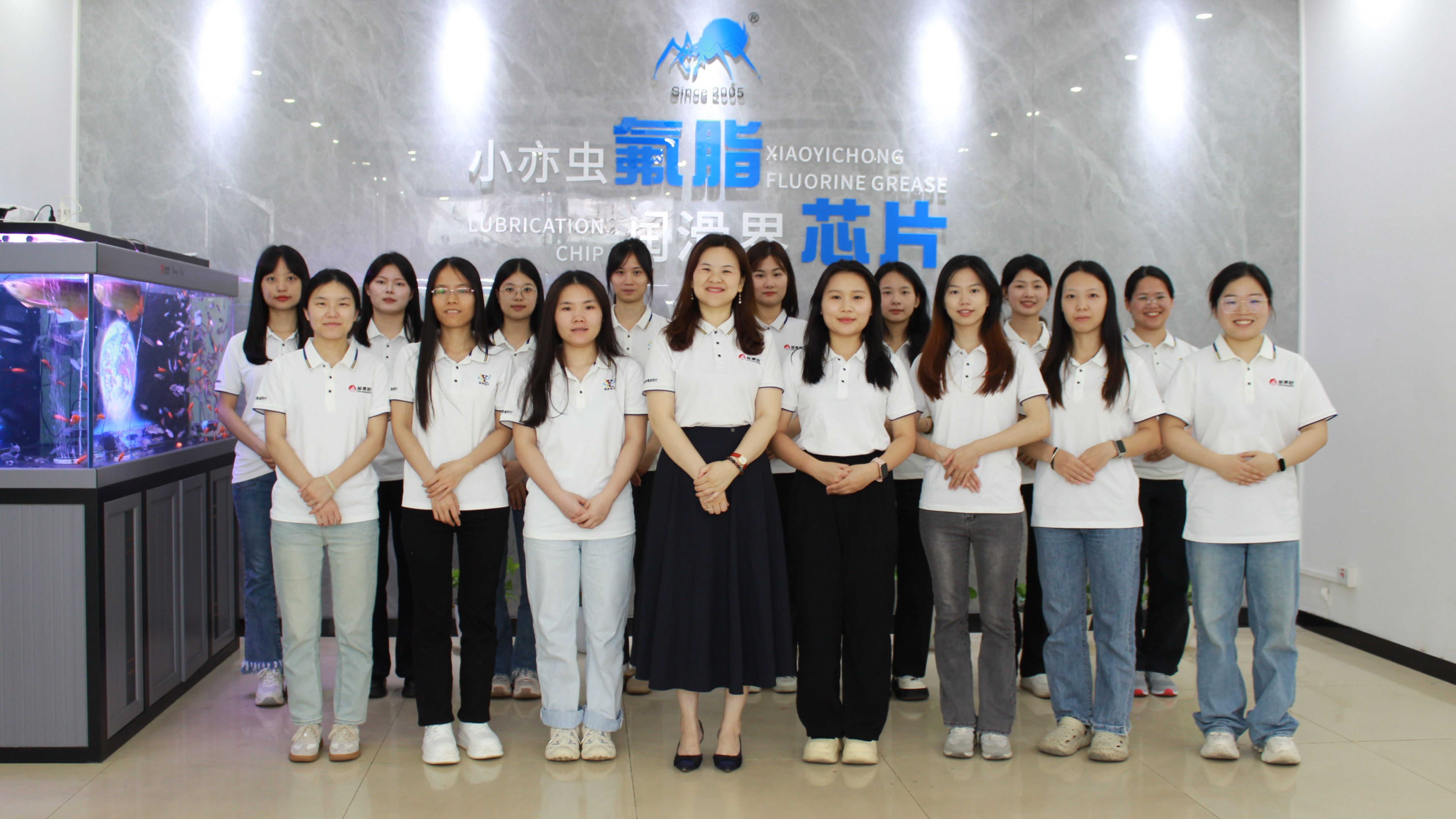 We have a cross-border spot goods warehousing center covering thousands of square meters,integrated over 100 global suppliers, and obtained sales qualifications for dozens of industry-leading brands.
